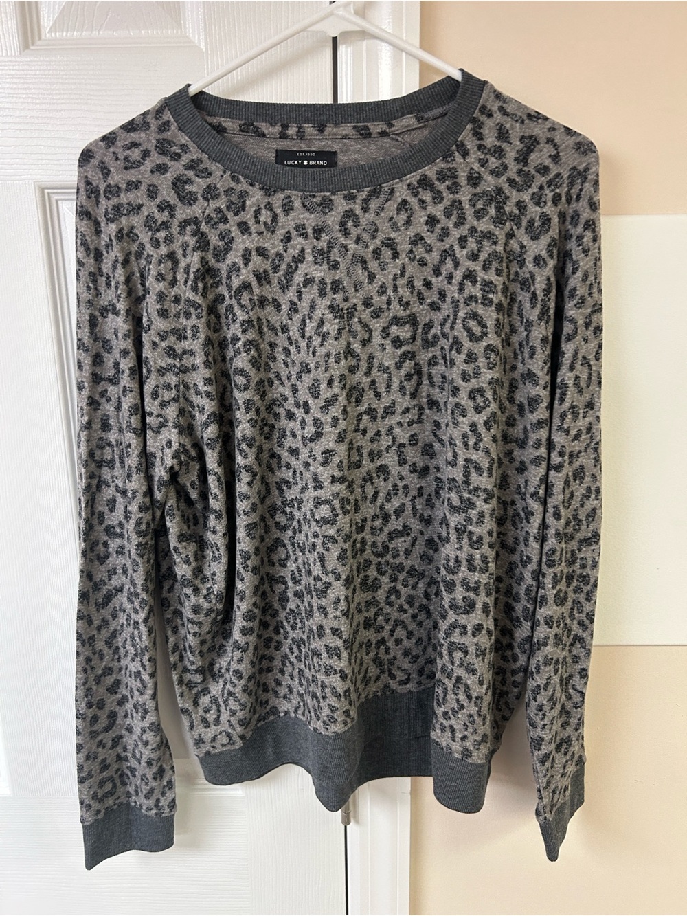 Lucky Brand Gray Leopard Cheetah Womens Crew Neck Sweatshirt
